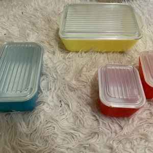 Vintage Pyrex refrigerator dishes - complete set